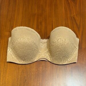 B. TEMPT’D Elegant Lace Strapless Bra - Tan